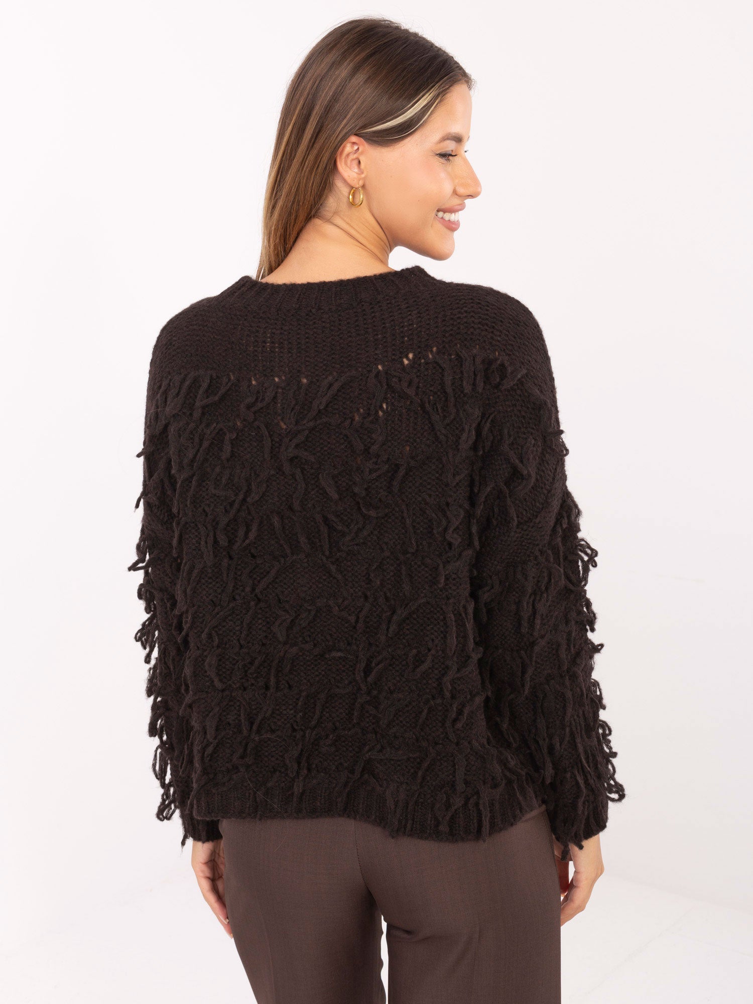 RUE PARIS Ciemnobrązowy sweter oversize z frędzlami