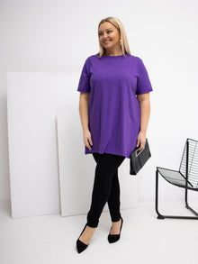 Ciemnofioletowa rozkloszowana bluzka plus size
