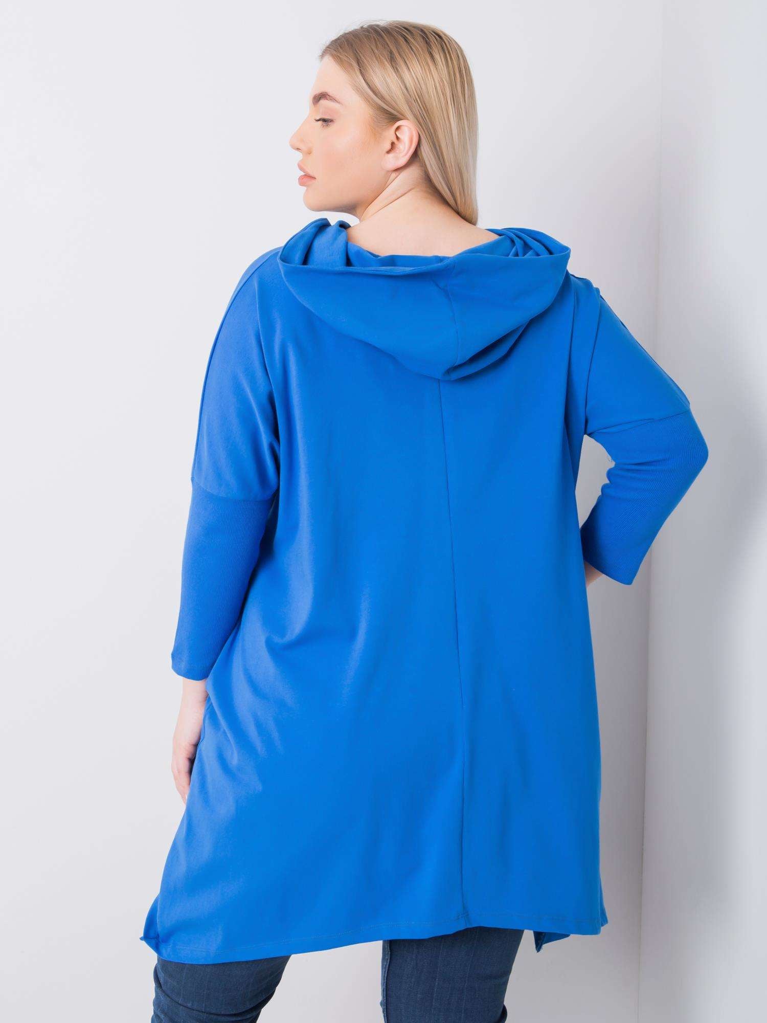 Ciemnoniebieska bluza plus size z nadrukiem