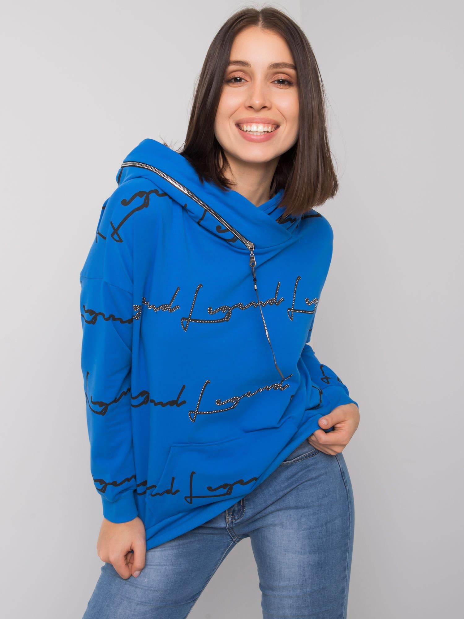 Ciemnoniebieska bluza plus size z printem