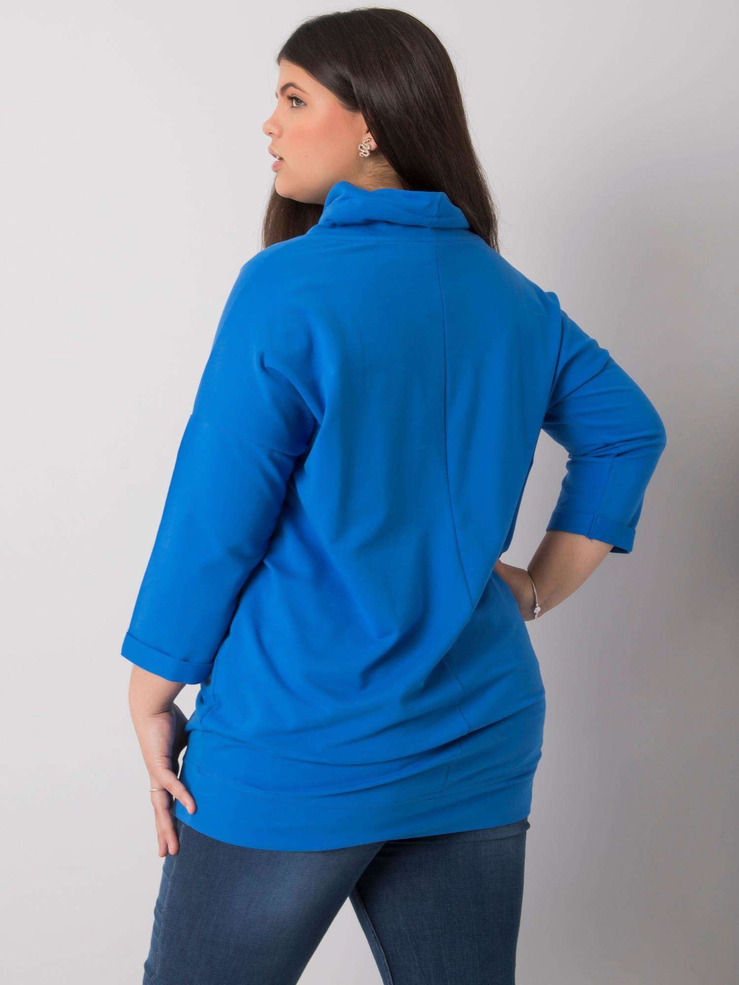 Ciemnoniebieska bluzka plus size z aplikacją