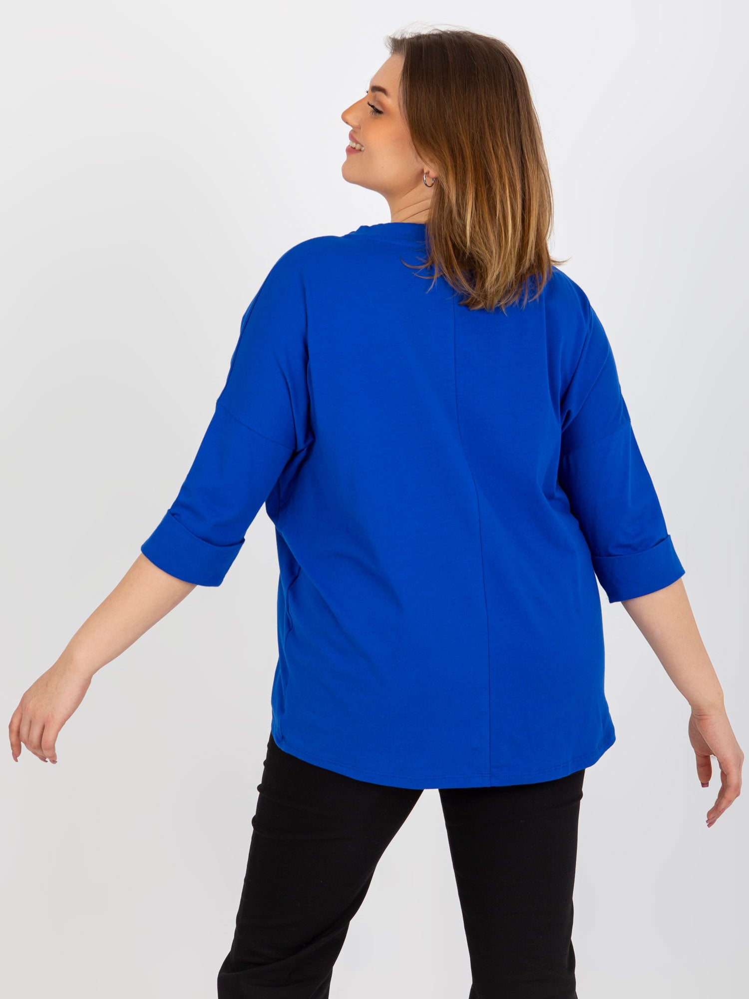 Ciemnoniebieska bluzka plus size z aplikacją