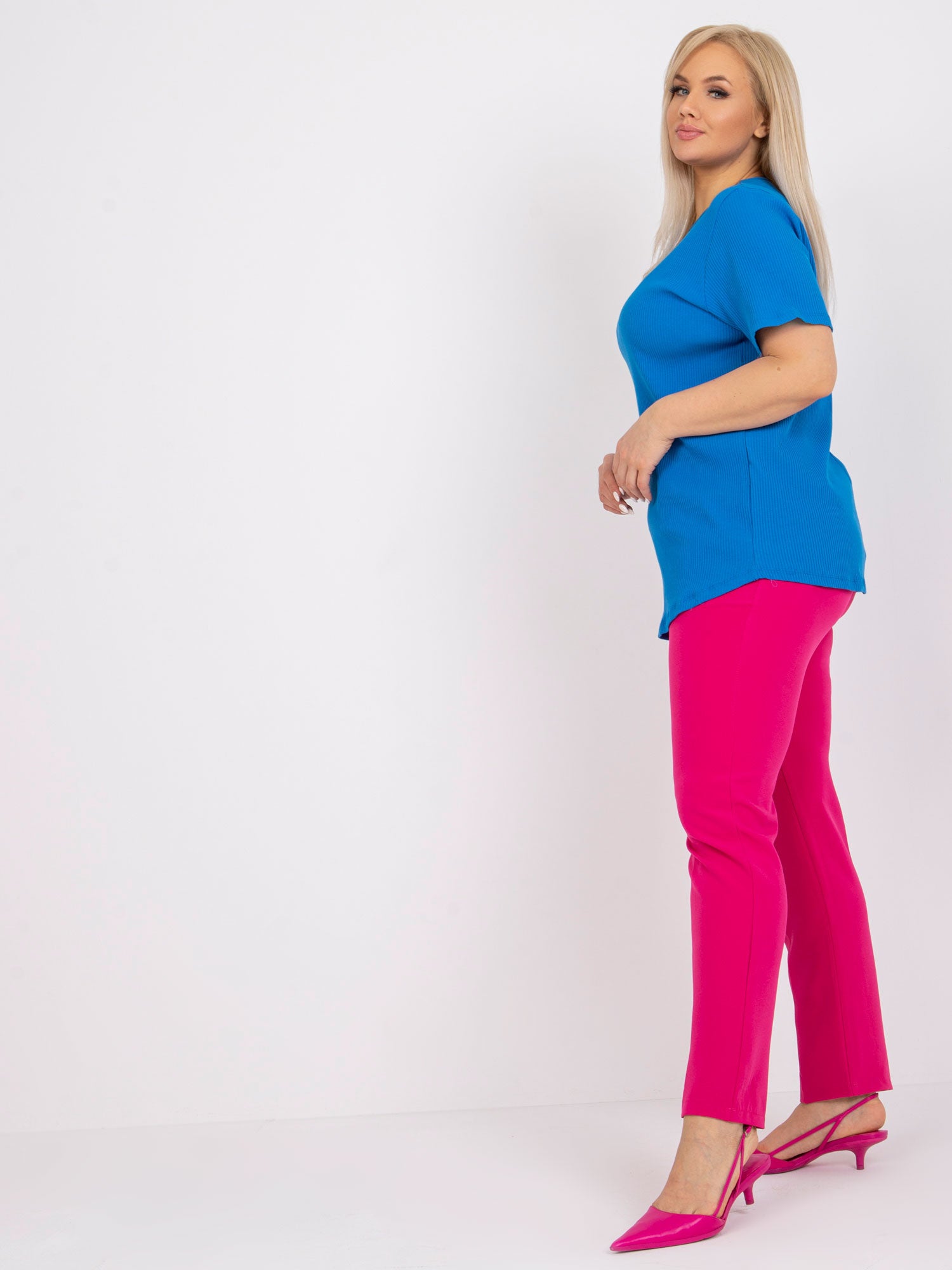 Ciemnoniebieska bluzka plus size w prążek