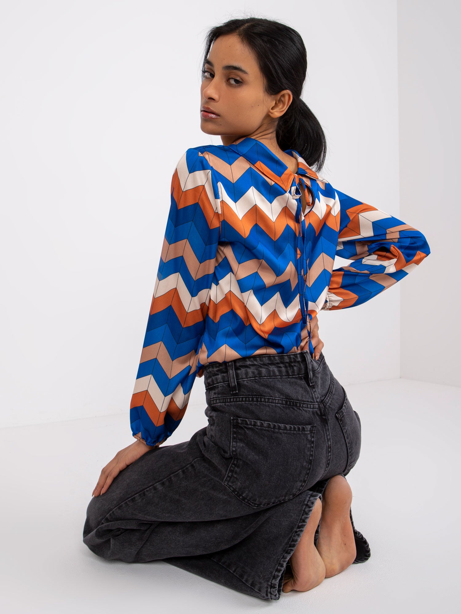 Ciemnoniebieska bluzka damska z printem