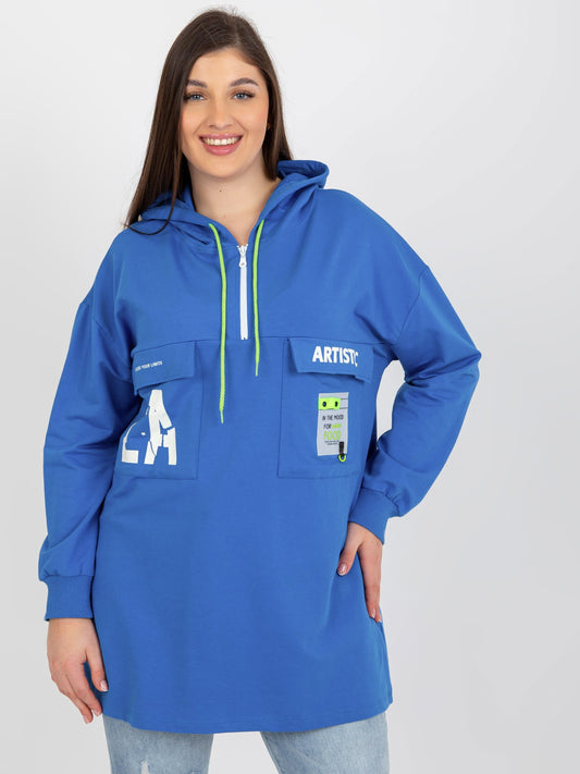 Ciemnoniebieska dłuższa bluza plus size z napisami