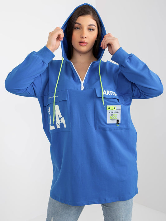 Ciemnoniebieska dłuższa bluza plus size z napisami