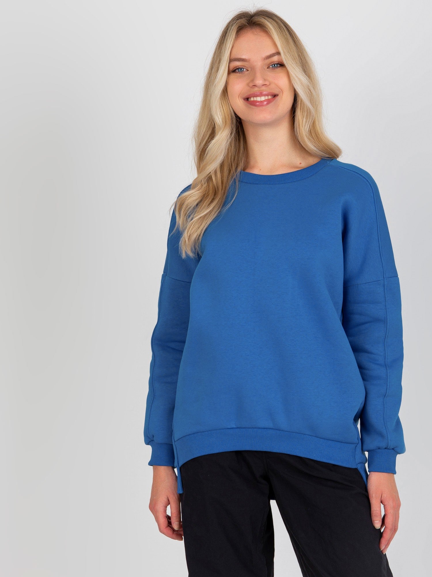 Ciemnoniebieska dresowa bluza basic z długim rękawem