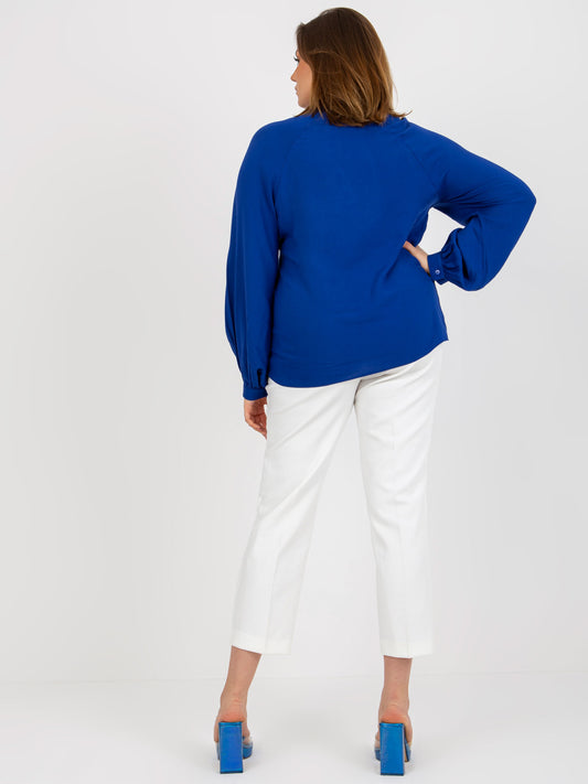 Ciemnoniebieska koszulowa bluzka plus size z kołnierzykiem