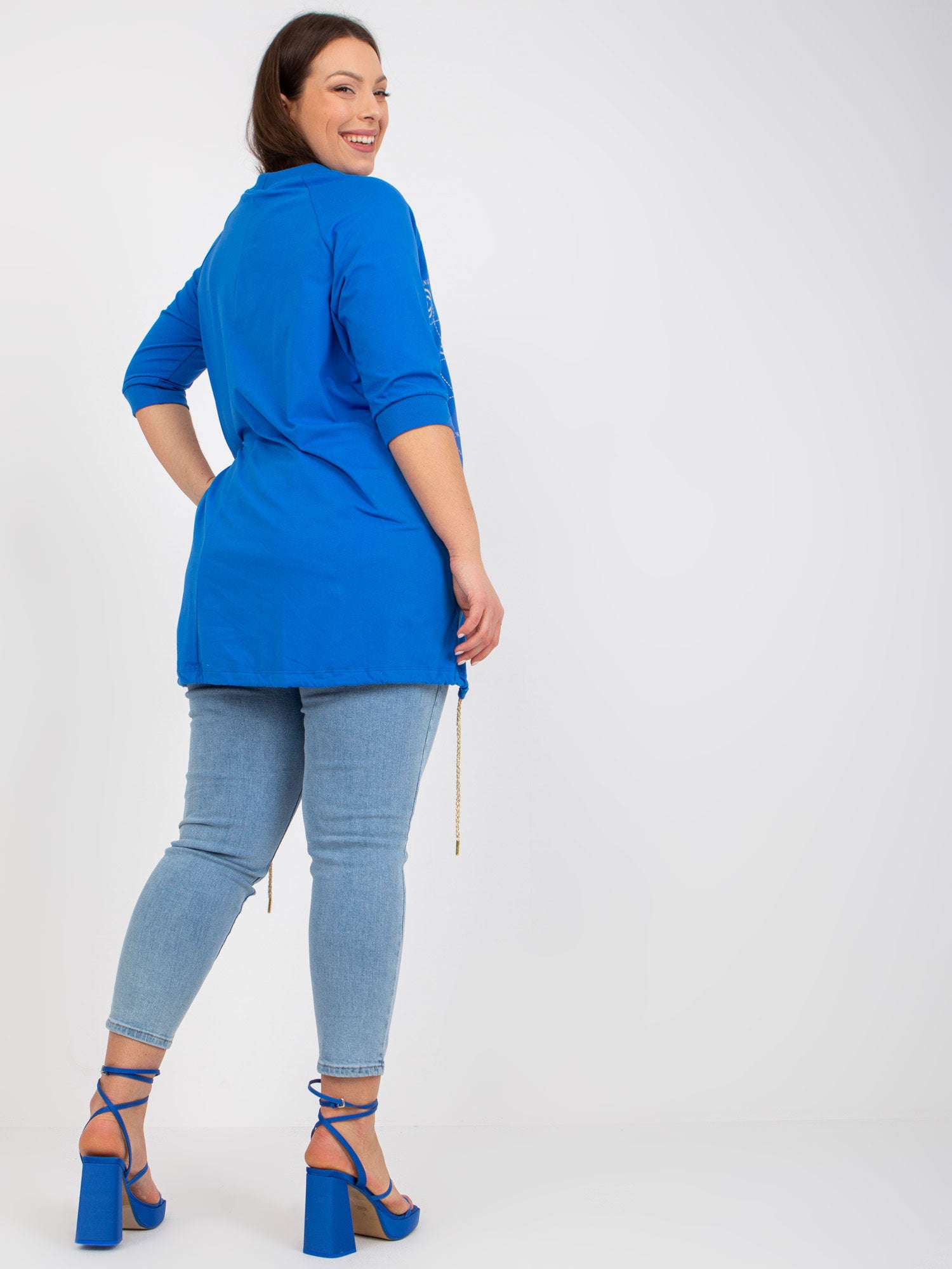 Ciemnoniebieska luźna bluzka plus size z rękawem 3/4