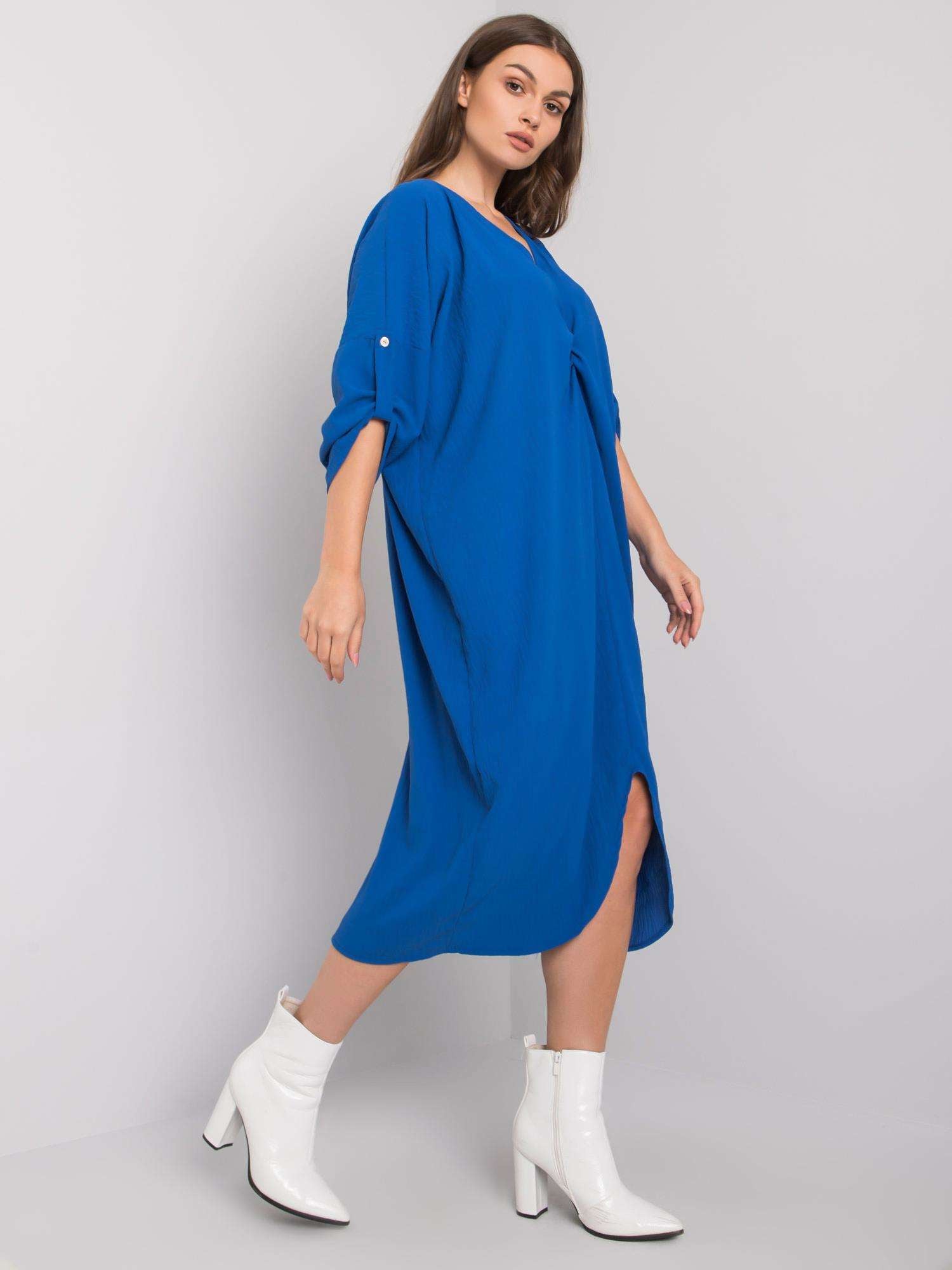 Ciemnoniebieska sukienka oversize