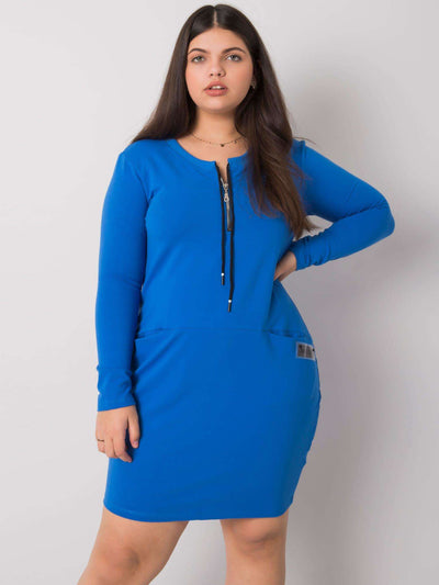 Ciemnoniebieska sukienka plus size z zamkiem