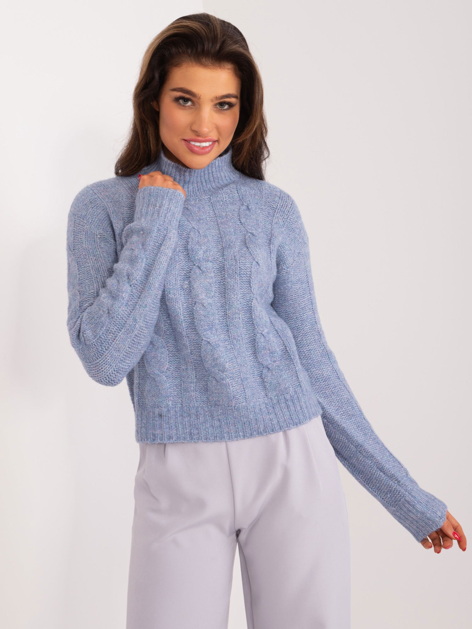 MAYFLIES Ciemnoniebieski dzianinowy sweter w warkocze