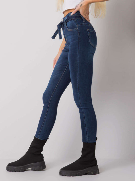 Ciemnoniebieskie jeansy slim fit z paskiem