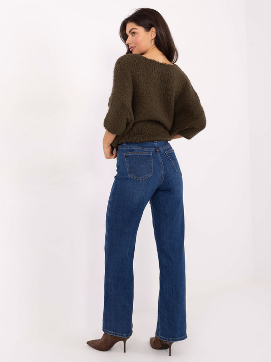 Ciemnoniebieskie jeansy straight leg z paskiem