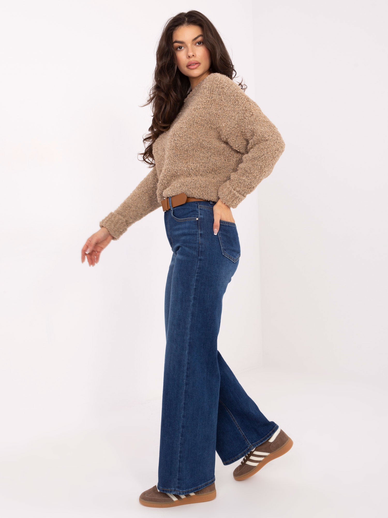 Ciemnoniebieskie damskie jeansy straight leg