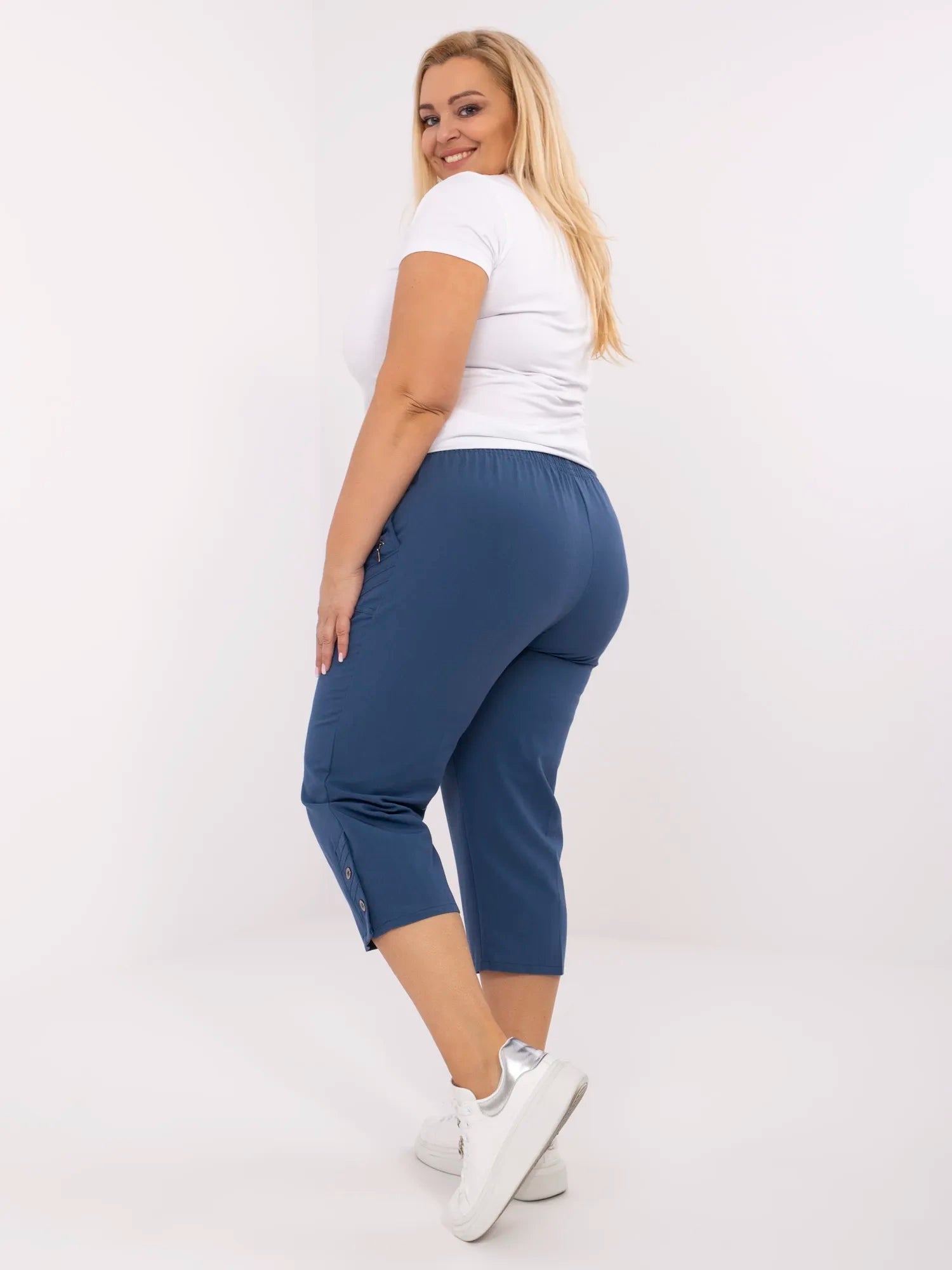 Ciemnoniebieskie spodnie plus size z nogawką 3/4