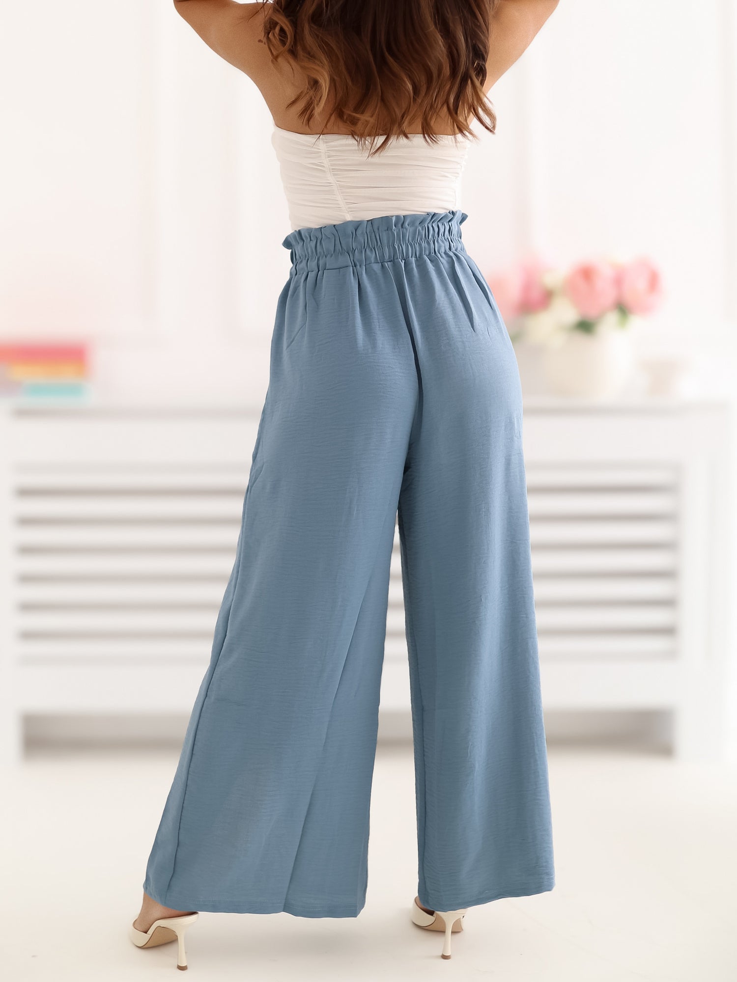 Ciemnoniebieskie spodnie wide leg z rozcięciami