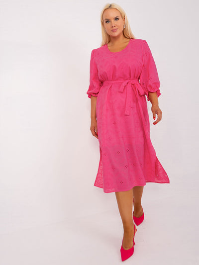 Ciemnoróżowa sukienka plus size midi