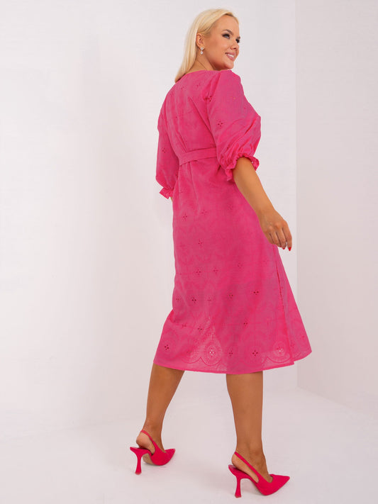 Ciemnoróżowa sukienka plus size midi