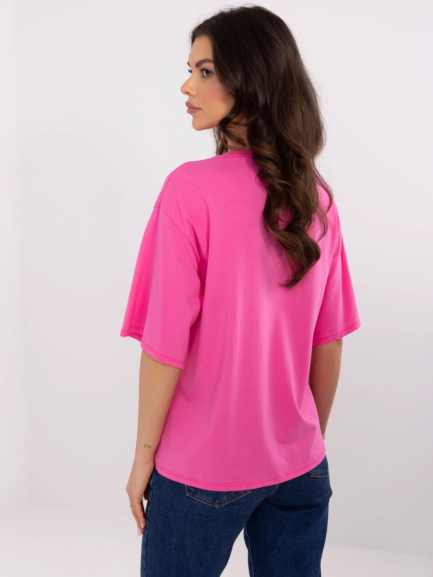 Ciemnoróżowy t-shirt oversize z motywem owoców