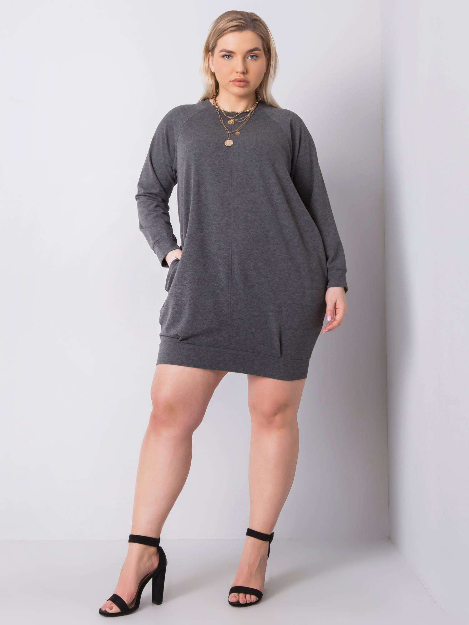 Ciemnoszara melanżowa sukienka plus size z długim rękawem