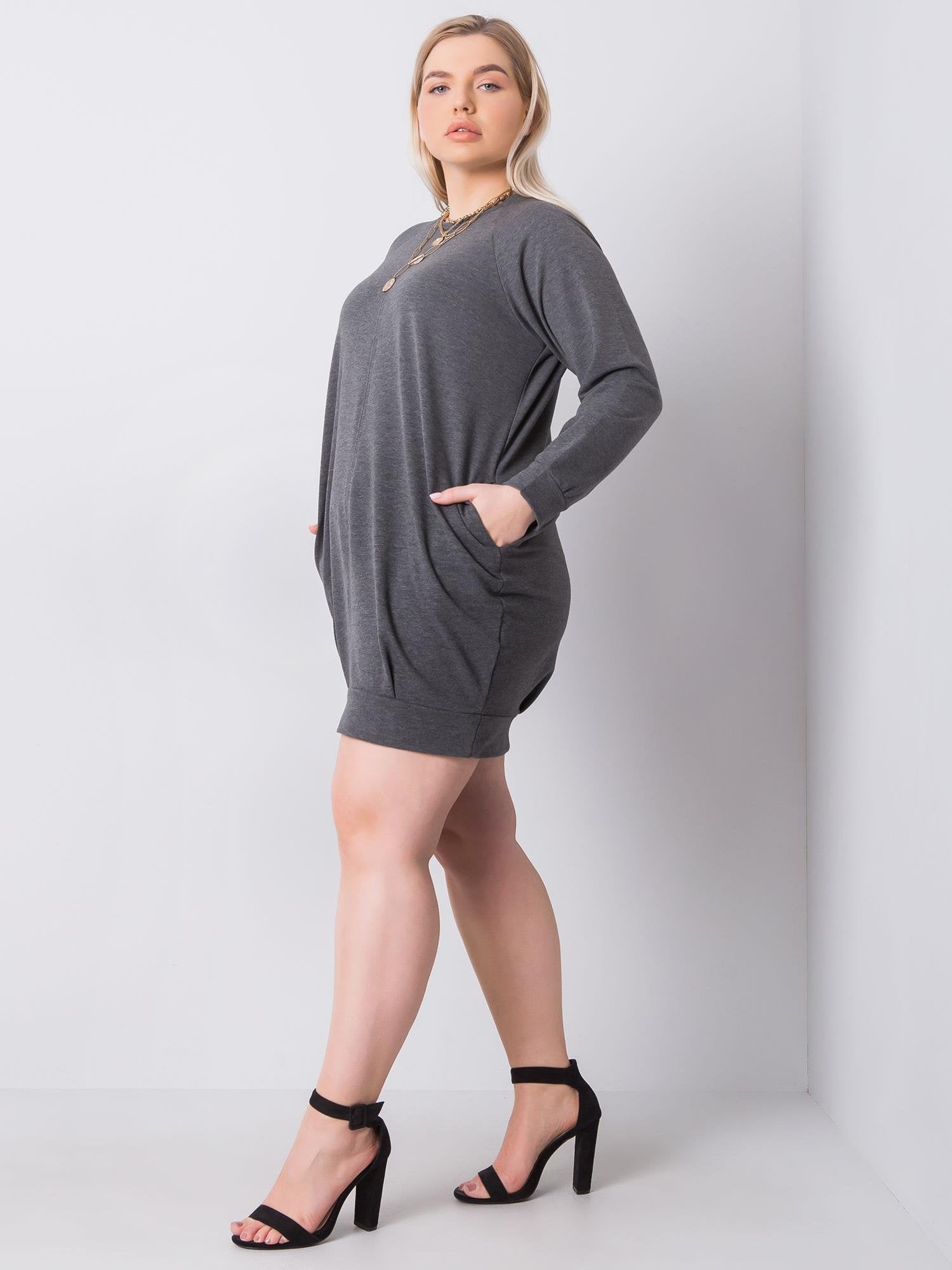 Ciemnoszara melanżowa sukienka plus size z długim rękawem