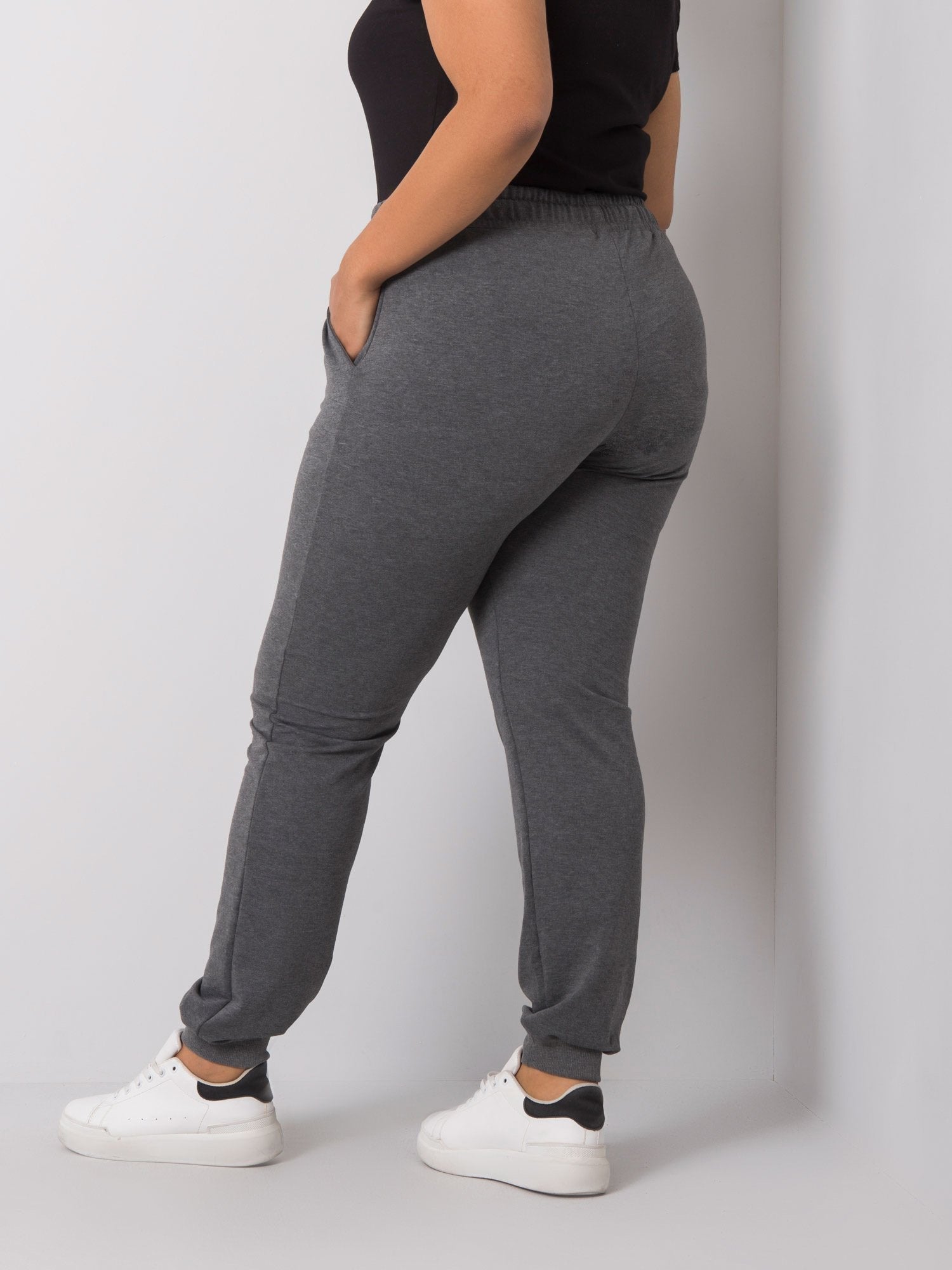 Ciemnoszare melanżowe damskie spodnie dresowe plus size