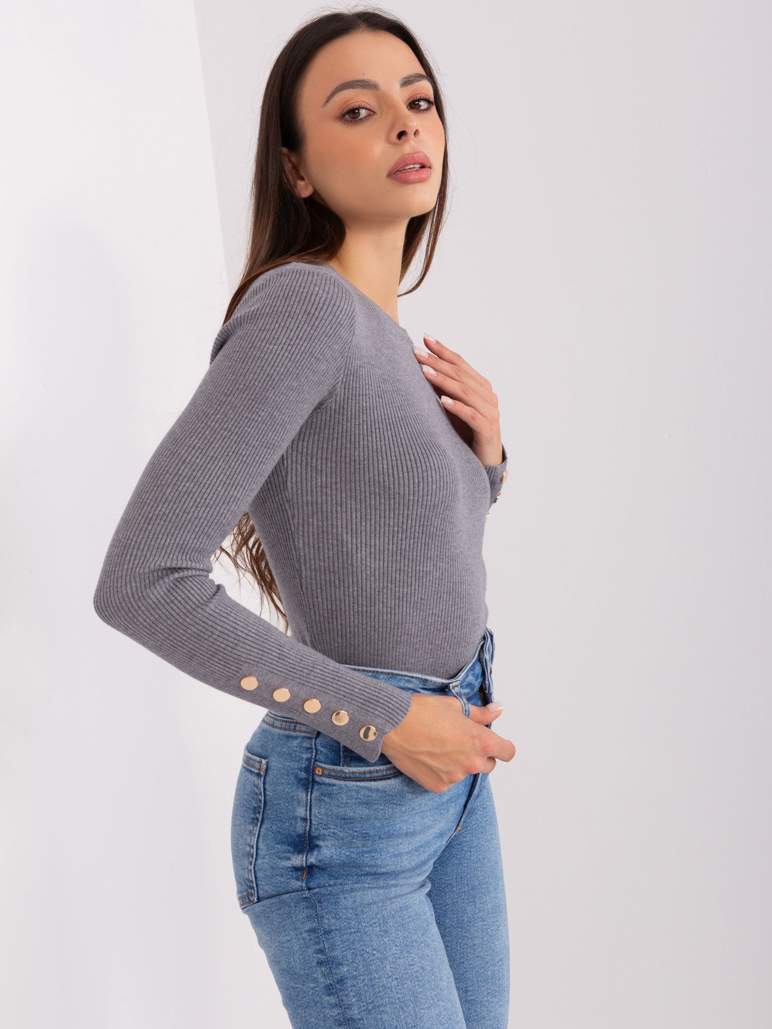 Ciemnoszary dopasowany sweter klasyczny