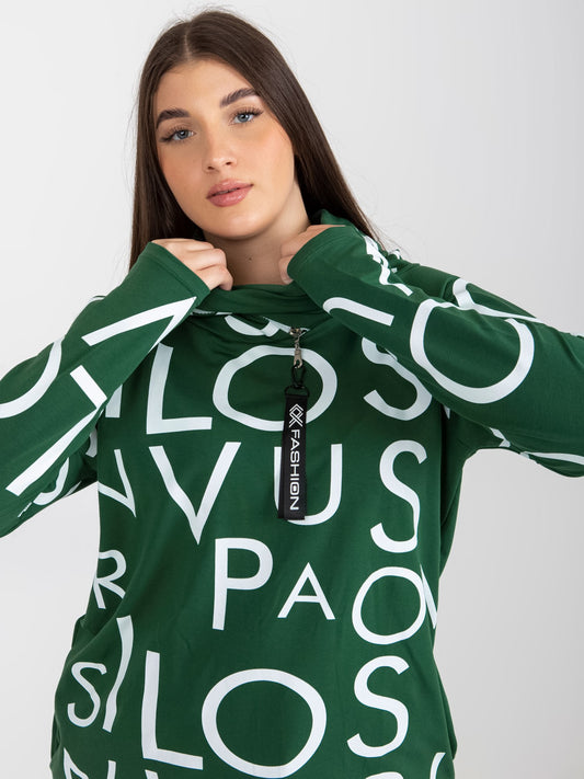 Ciemnozielona bluza plus size z kapturem i nadrukiem
