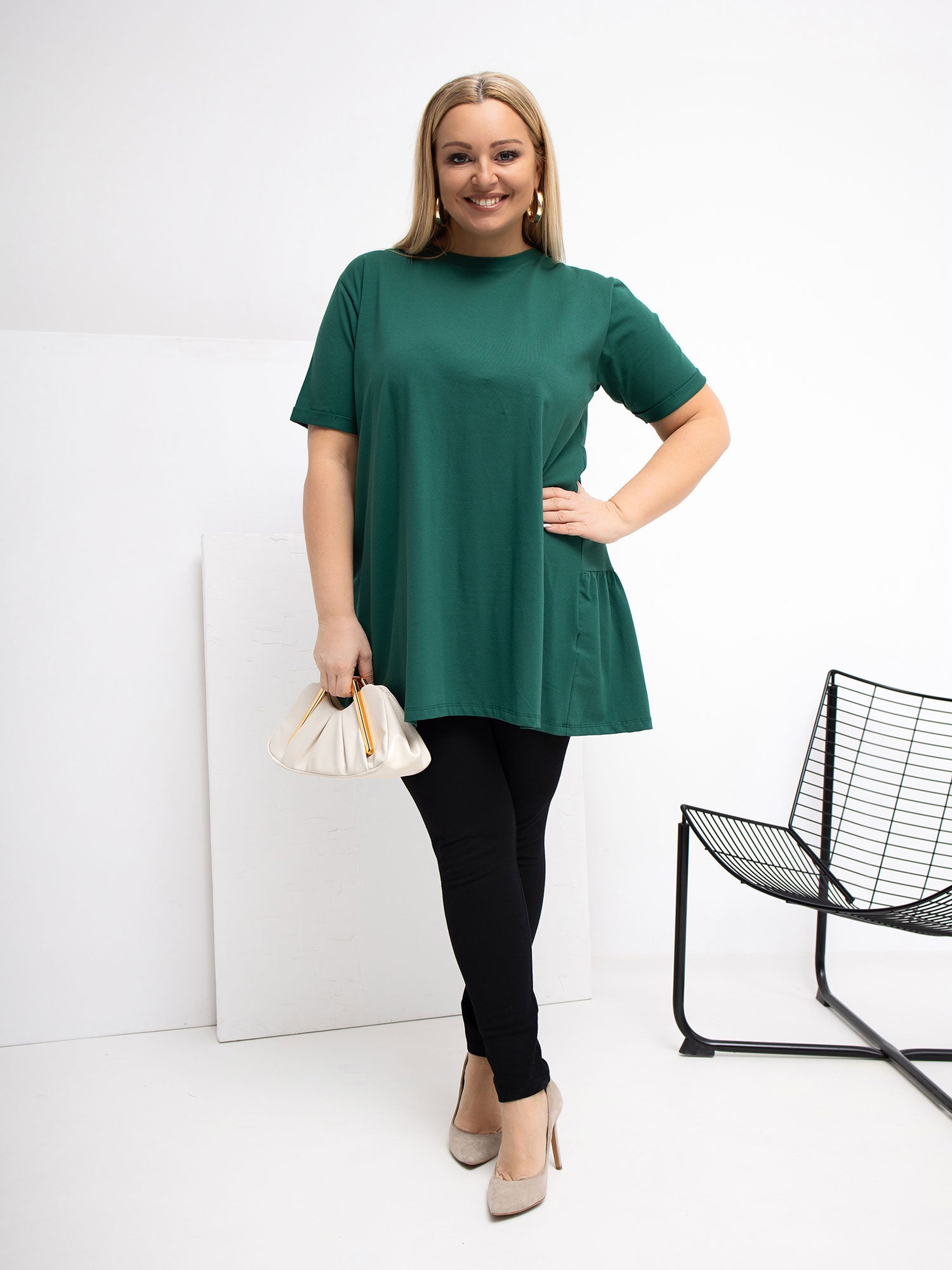 Ciemnozielona bluzka plus size z falbaną