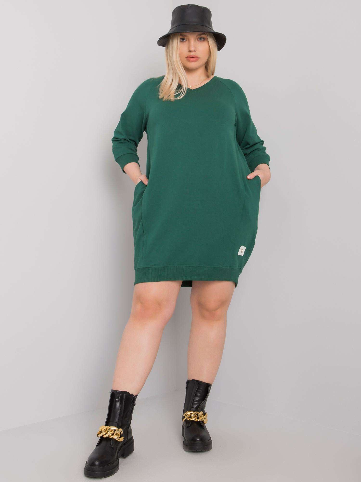 Ciemnozielona sukienka plus size z kieszeniami