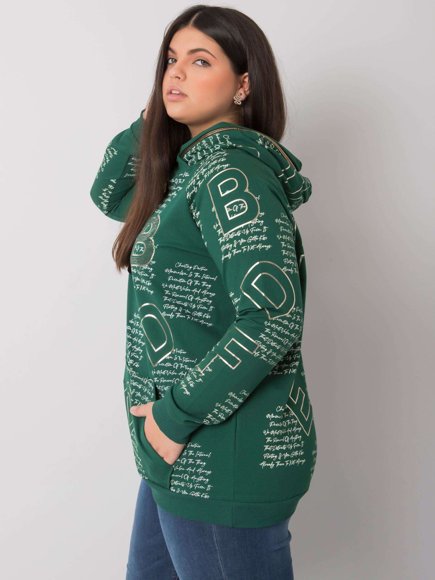 Ciemnozielona bluza plus size z dżetami