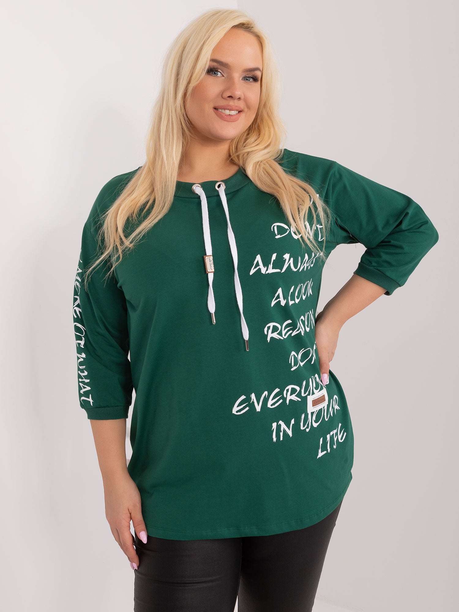 Ciemnozielona bluzka plus size z nadrukiem