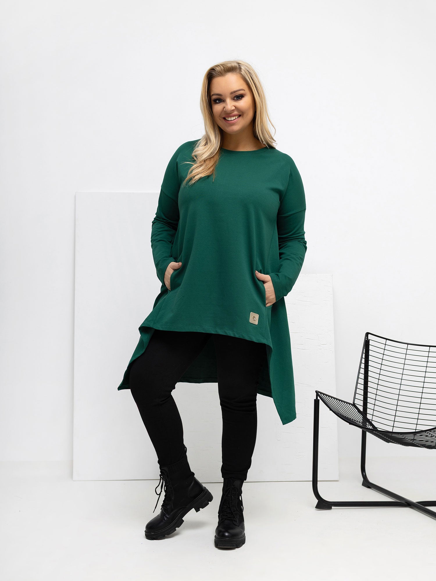 Ciemnozielona tunika plus size z dłuższym tyłem