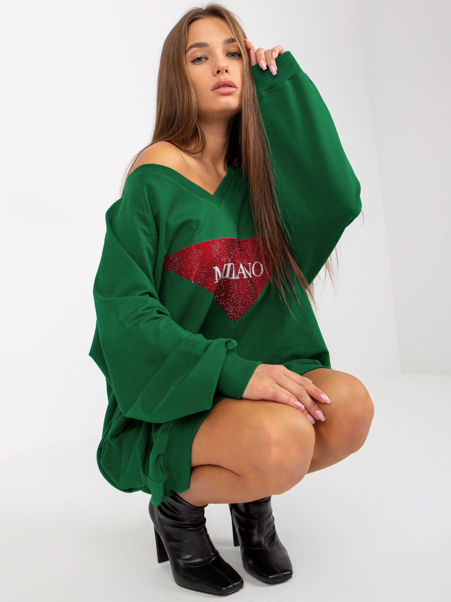 Ciemnozielona długa bluza oversize z aplikacją