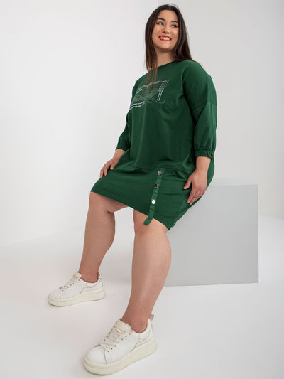 Ciemnozielona sukienka plus size z rękawem 3/4