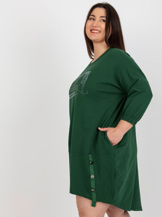 Ciemnozielona sukienka plus size z rękawem 3/4