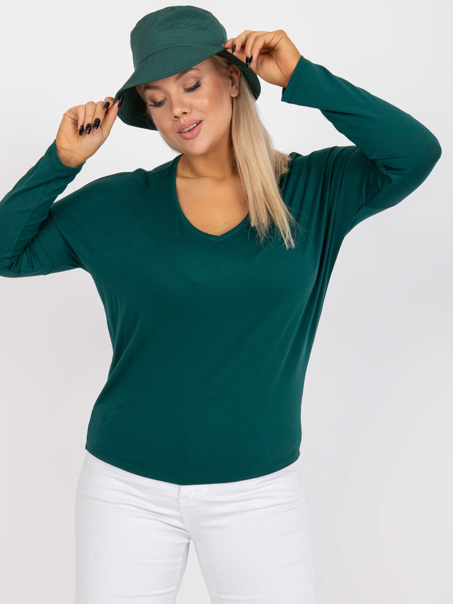 Ciemnozielona gładka bluzka plus size basic z wiskozy