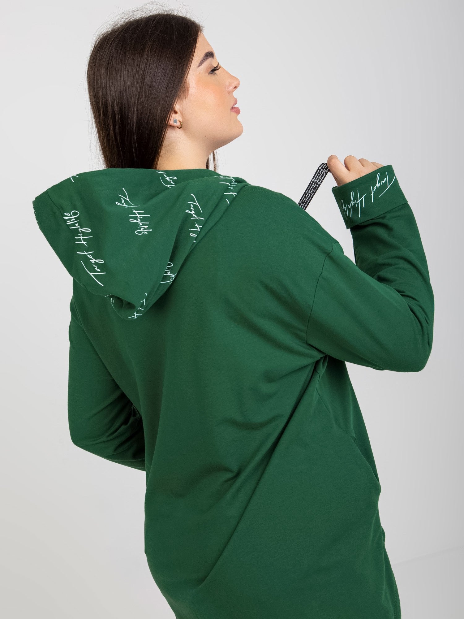 Ciemnozielona rozpinana bluza plus size z napisami