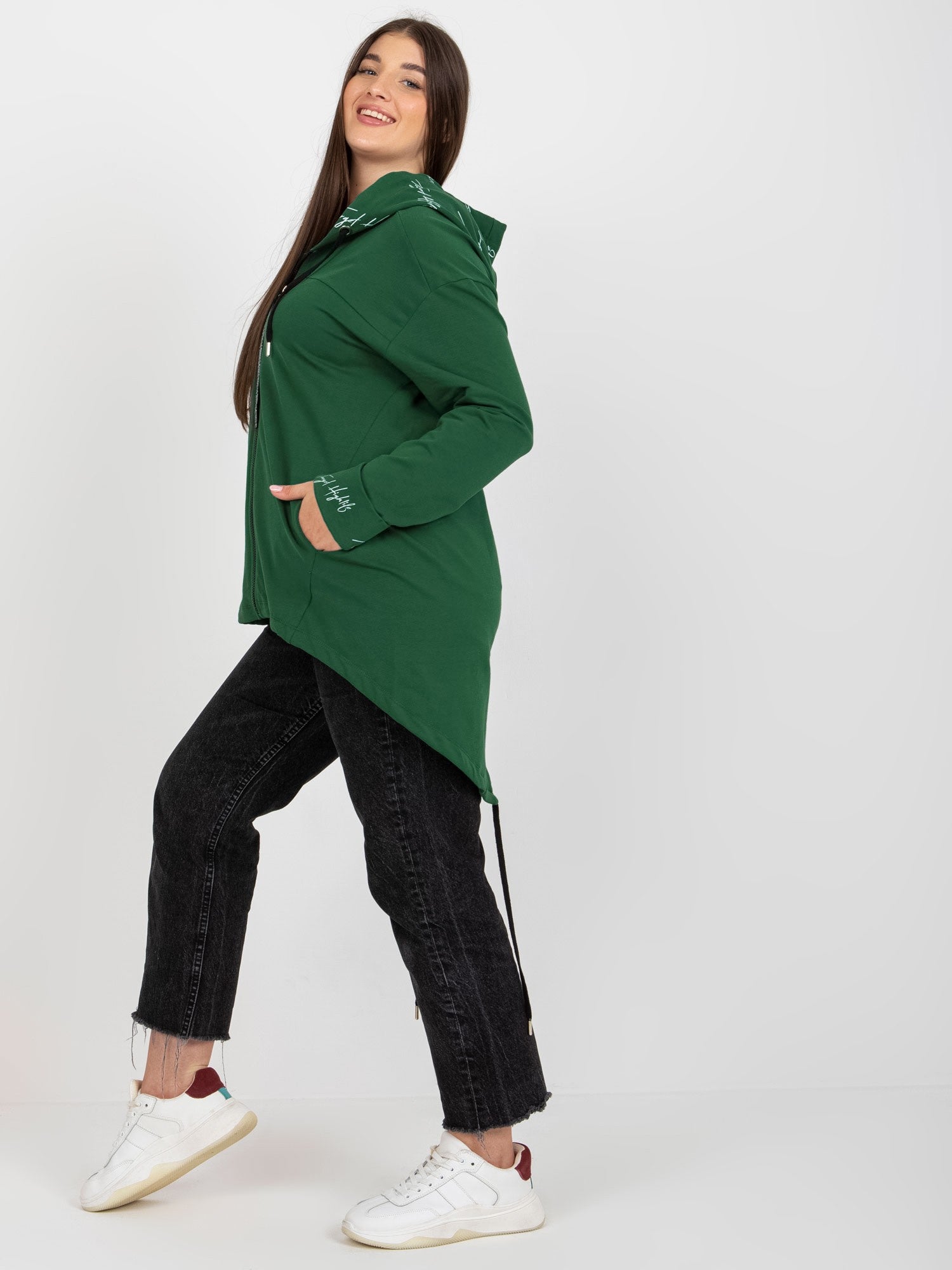 Ciemnozielona rozpinana bluza plus size z napisami