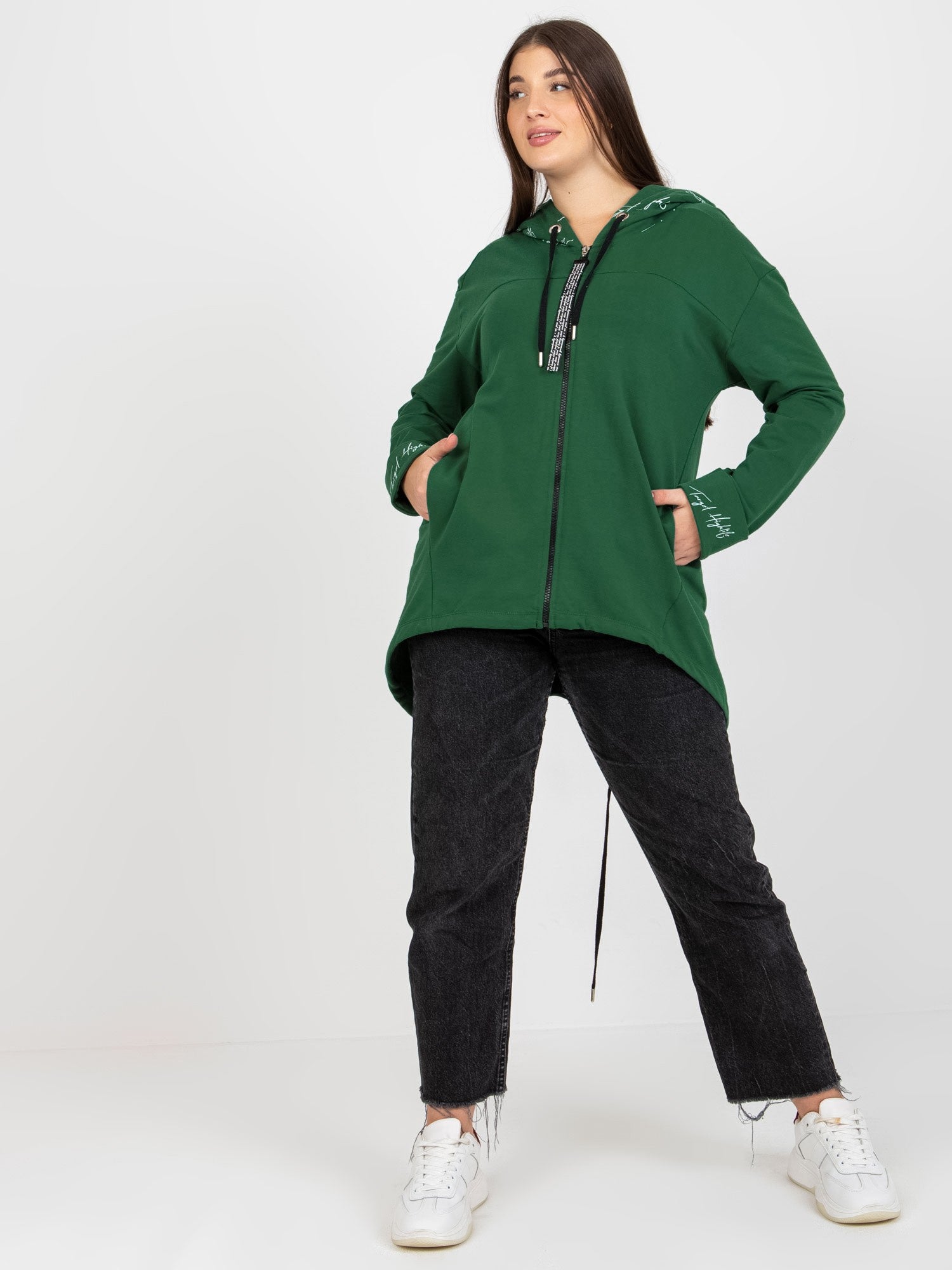 Ciemnozielona rozpinana bluza plus size z napisami