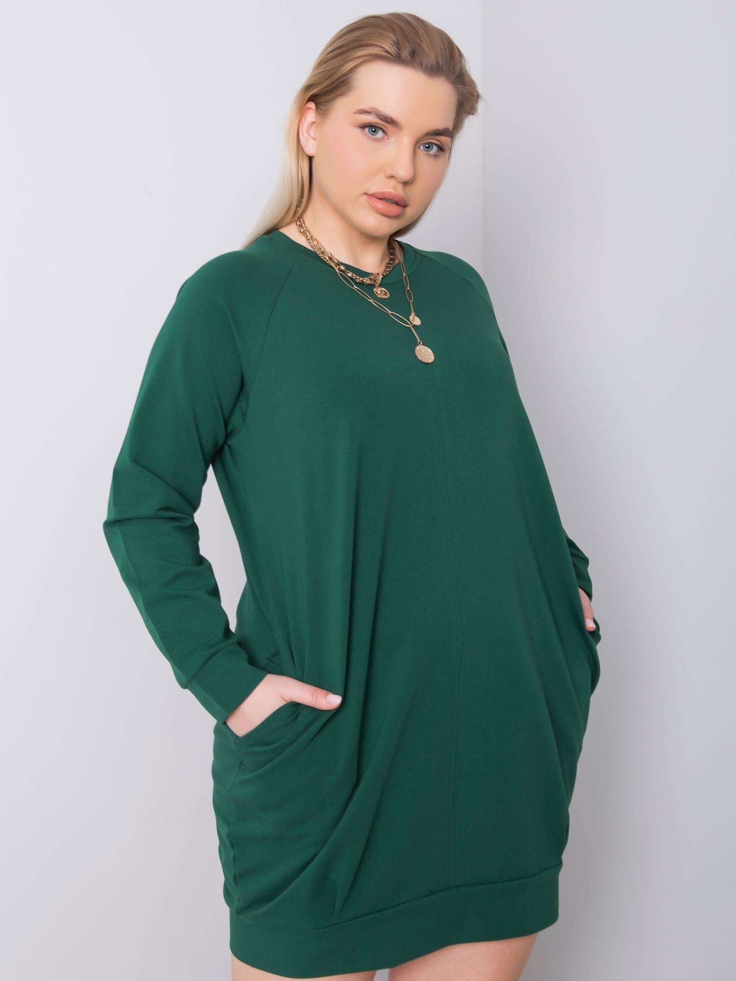 Ciemnozielona sukienka plus size z długim rękawem