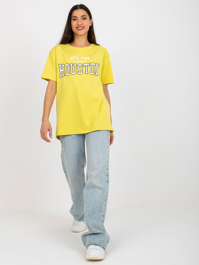 Ciemnożółty luźny damski t-shirt z napisem