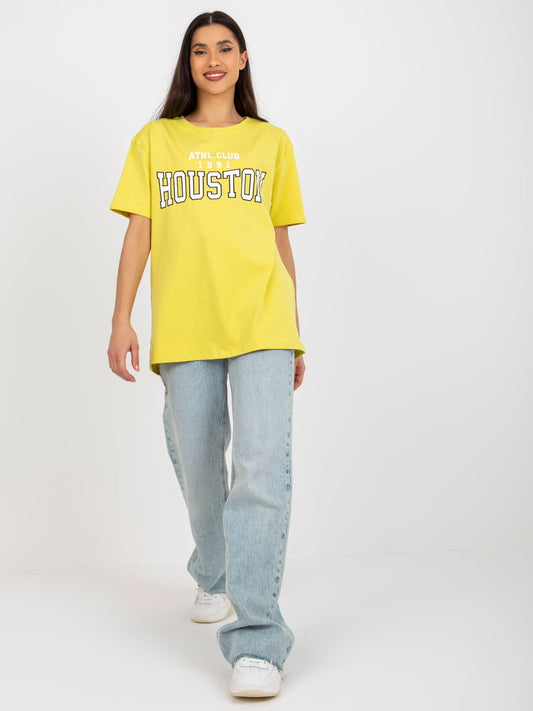 Ciemnożółty luźny damski t-shirt z napisem