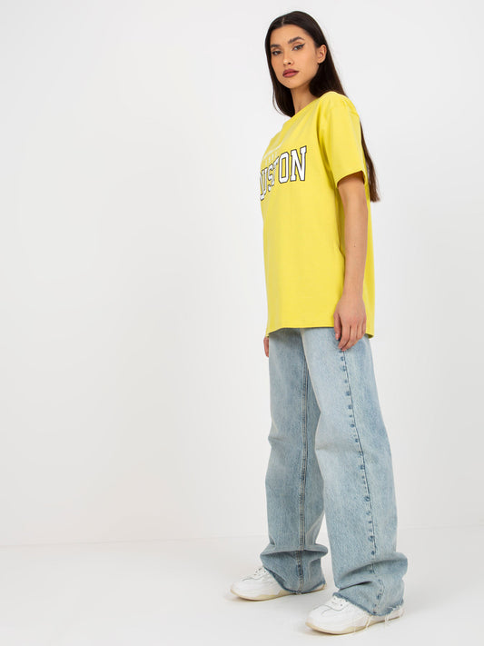 Ciemnożółty luźny damski t-shirt z napisem