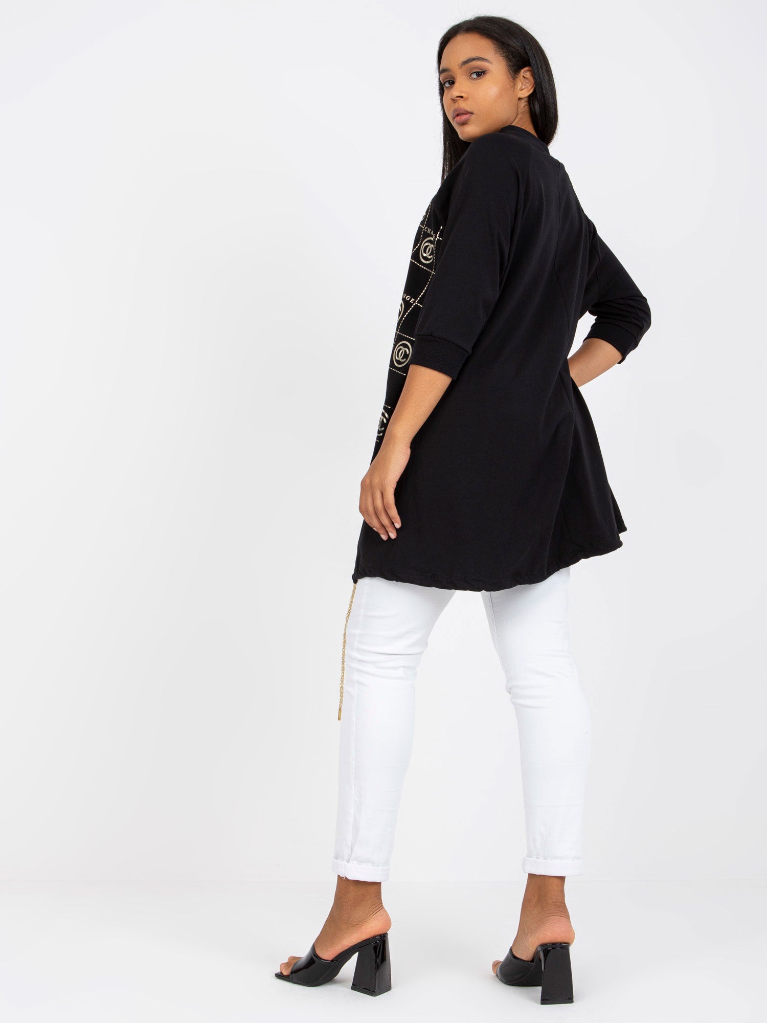 Czarna bluzka plus size z dłuższym tyłem
