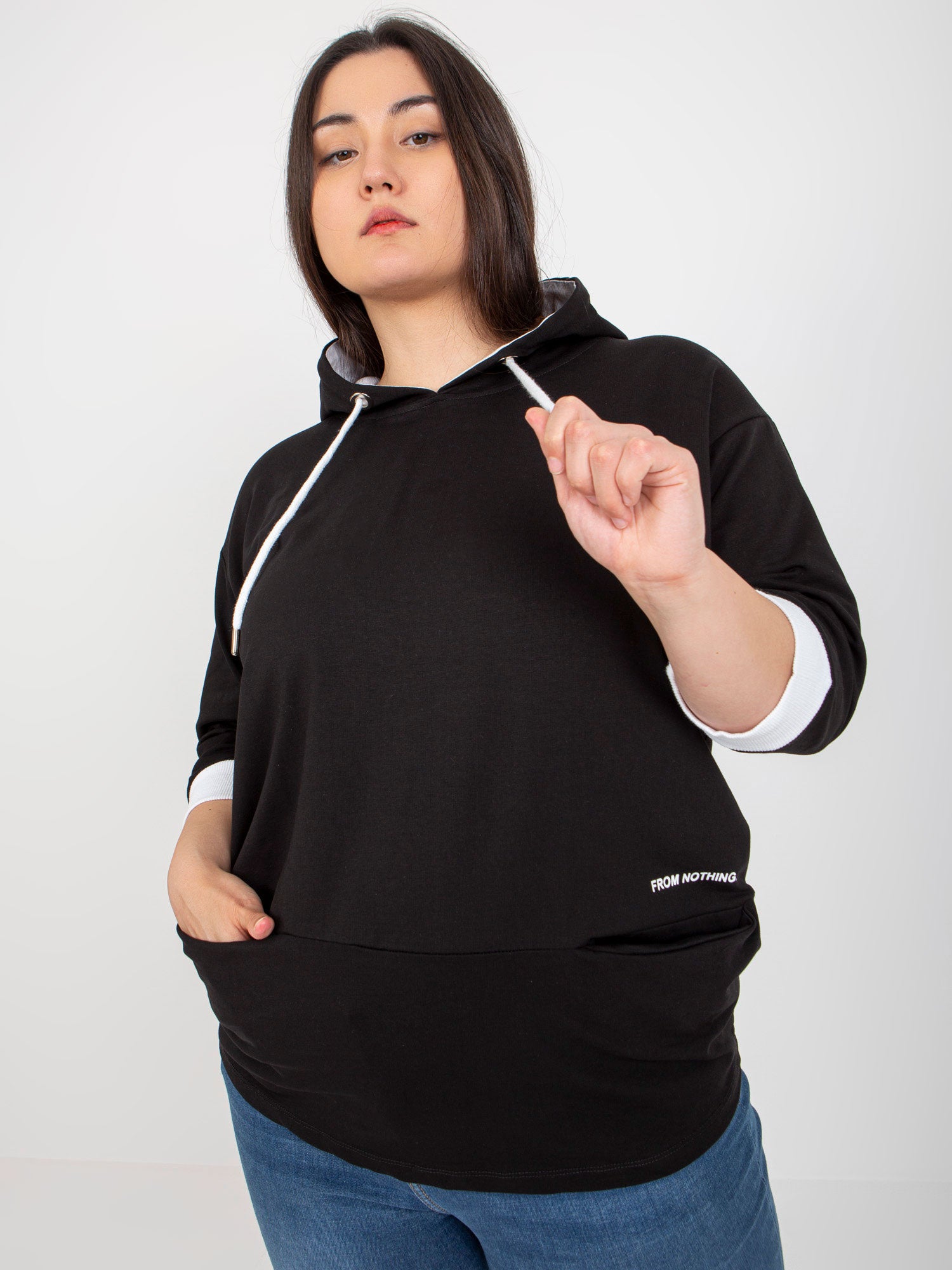 Czarna dresowa bluza plus size z kieszeniami