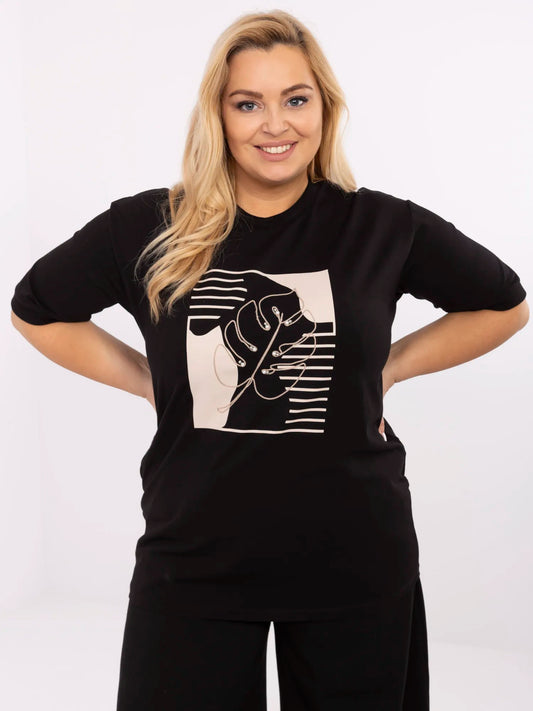 Czarna dłuższa bluzka plus size z nadrukiem