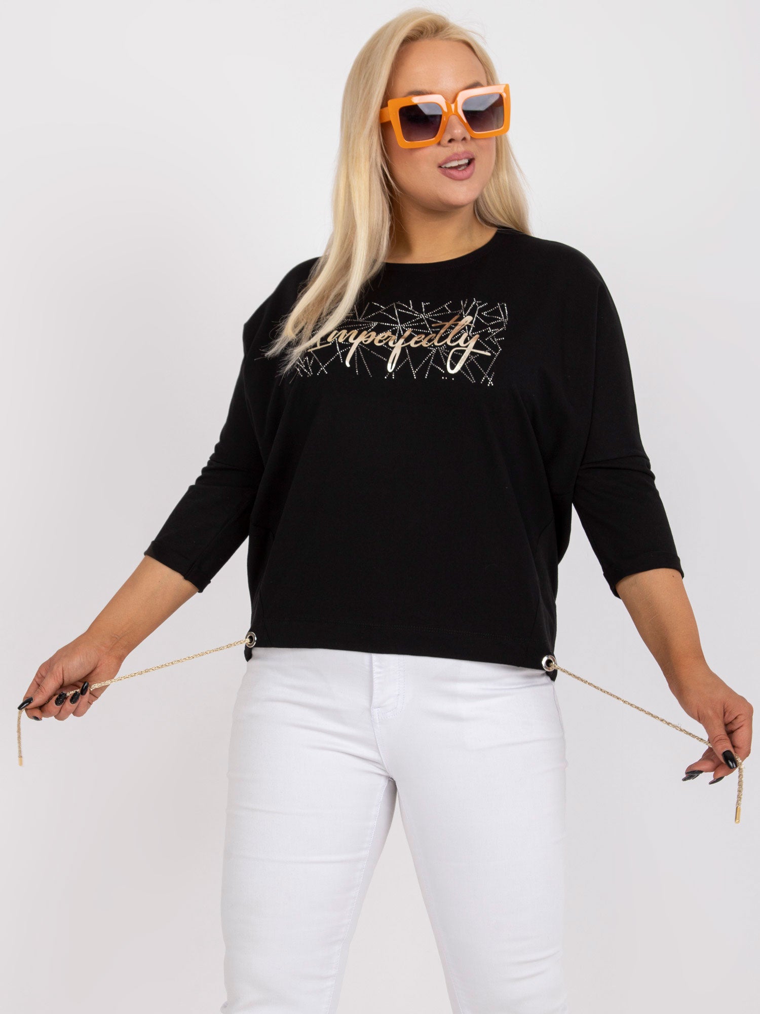 Czarna bawełniana bluzka plus size okrągłym dekoltem