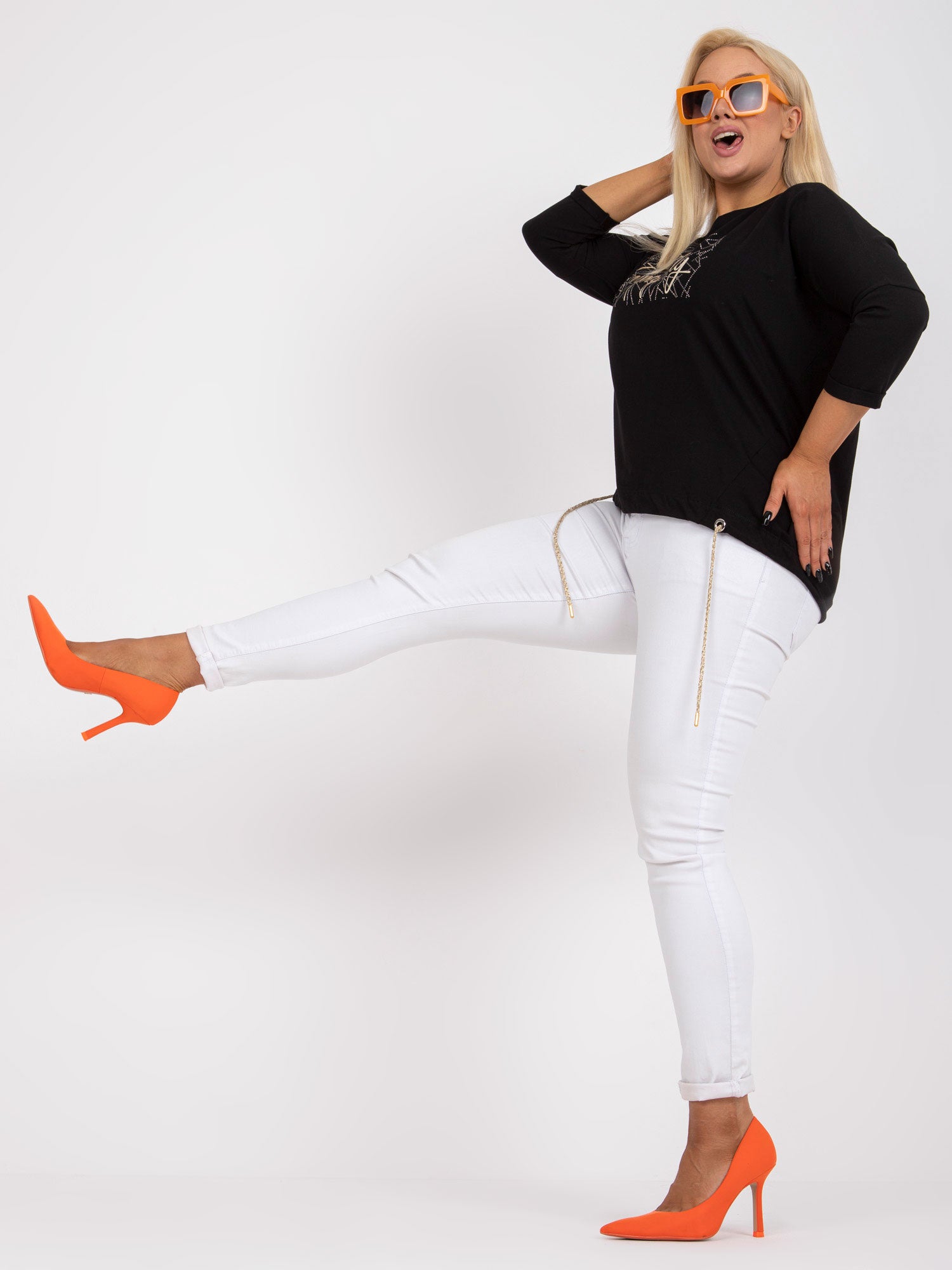 Czarna bawełniana bluzka plus size okrągłym dekoltem